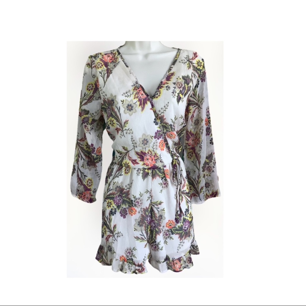 BAND OF GYPSIES- multifloral Medium short romper.